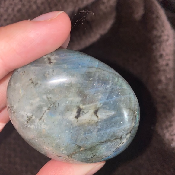 Labradorite smooth palm stones - Picture 3 of 5